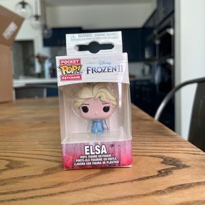 Elsa Funk Pop Pocket Keychain